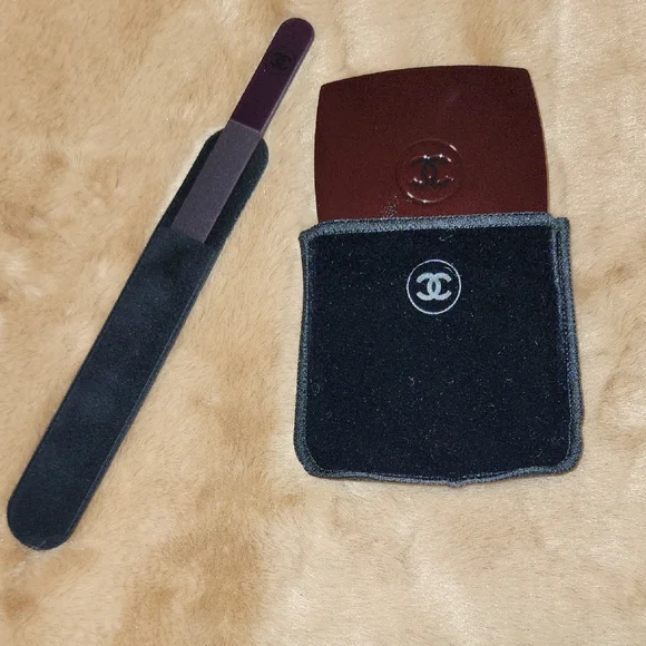 CHANEL Rouge Noir Mirror & Nail file Set - Picture 6 of 10